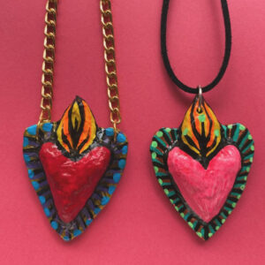 Collares hermosos creados con papel.